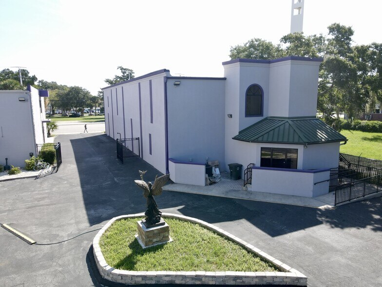More Photos Of 240 N Ridgewood Ave, Daytona Beach Office For Sale