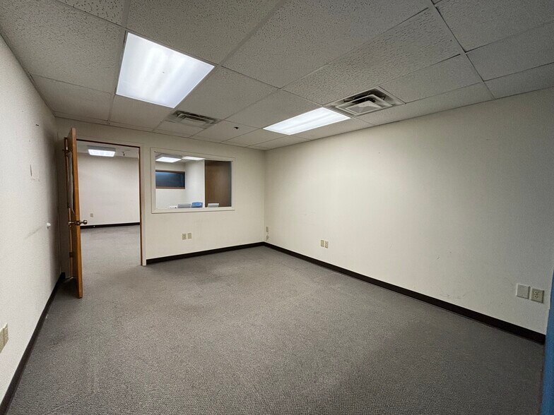 More Photos Of 3136 N National Rd, Columbus Unknown For Lease