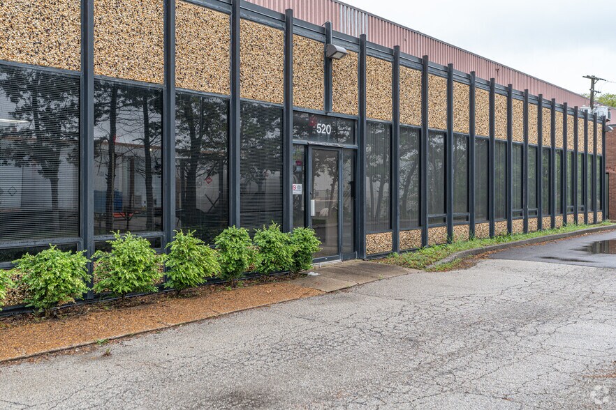 More Photos Of 520 Thomas Dr, Bensenville Manufacturing For Lease