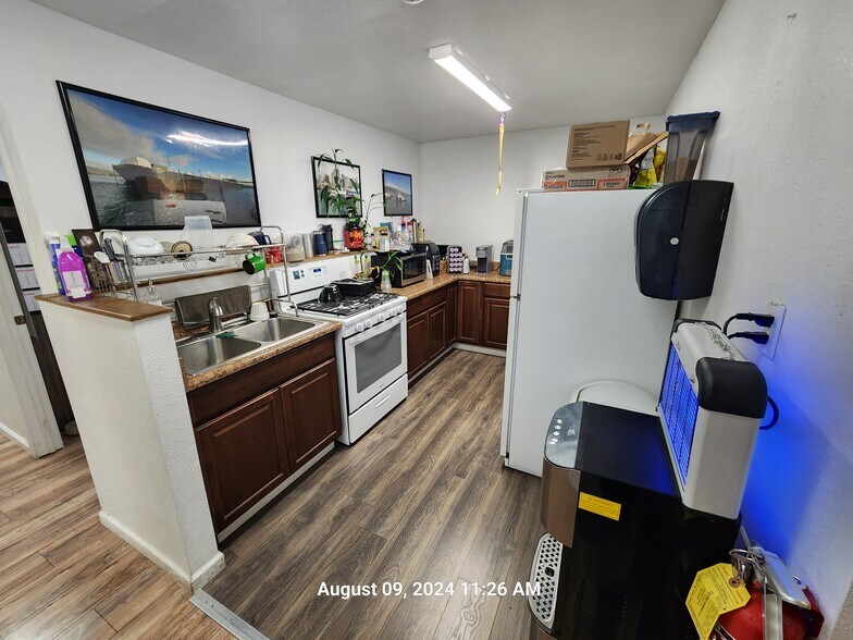 More Photos Of 653 Mapunapuna St, Honolulu Warehouse For Lease