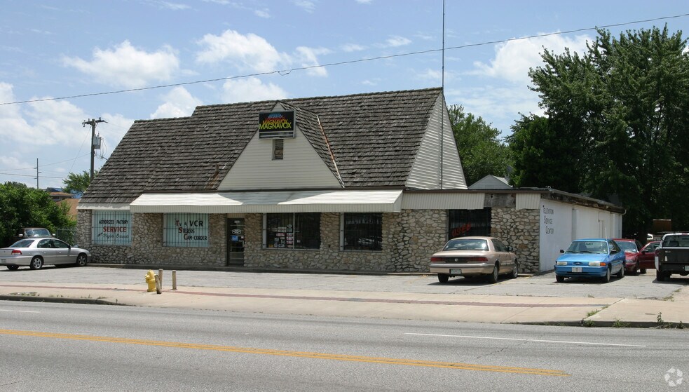 More Photos Of 4702 E 11th St, Tulsa Freestanding For Lease