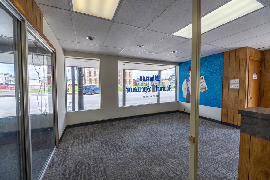 More Photos Of 115 W Burleson St, Wharton Restaurant For Sale