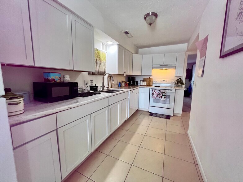 More Photos Of 308 Low St, Bloomington Apartments For Sale