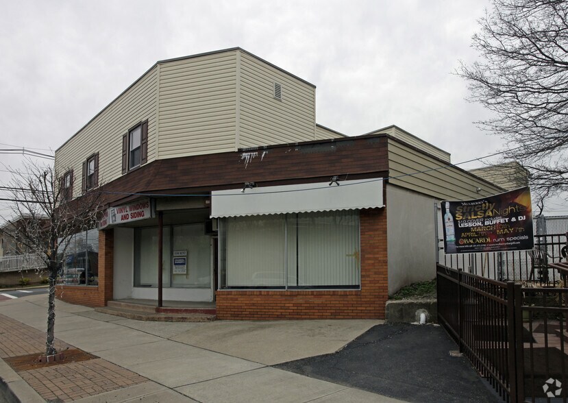 Primary Photo Of 168-172 Market St, Elmwood Park Storefront Retail Residential For Lease
