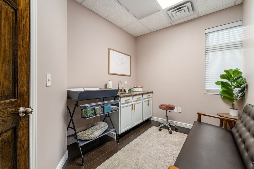 More Photos Of 440 Beecher Rd, Columbus Medical For Lease