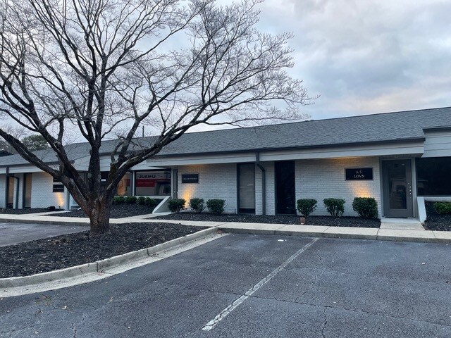 More Photos Of 600 Houze Way, Roswell Medical For Lease