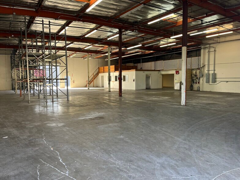 More Photos Of 10814 Los Vaqueros Cir, Los Alamitos Warehouse For Lease