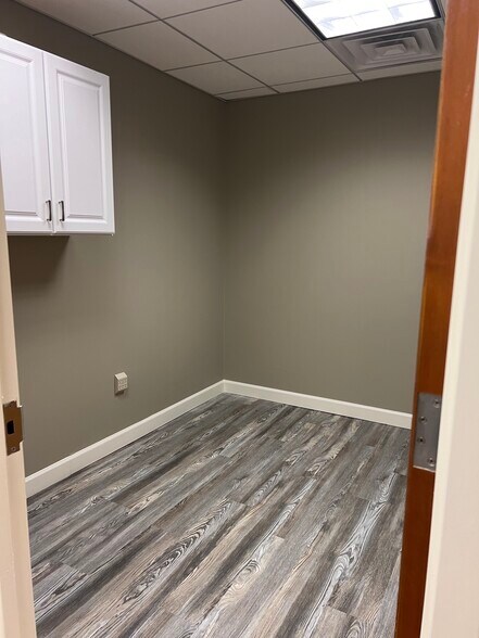 More Photos Of 7610 Carroll Ave, Takoma Park Medical For Lease