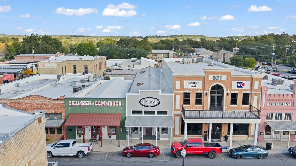 More Photos Of 925 Main St, Bastrop Office Residential For Sale