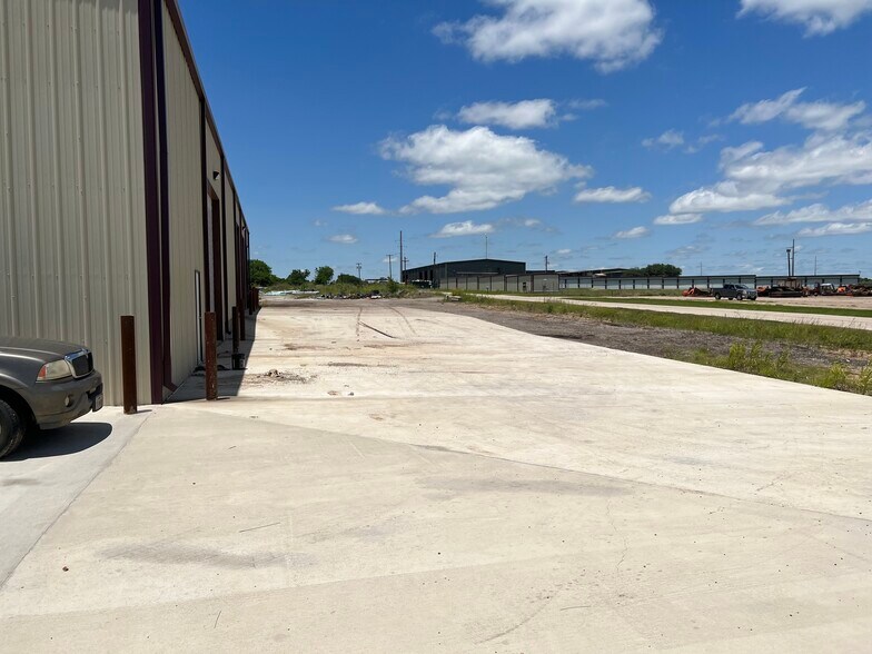 More Photos Of 7066 Raymond Stotzer Pky, College Station Distribution For Lease