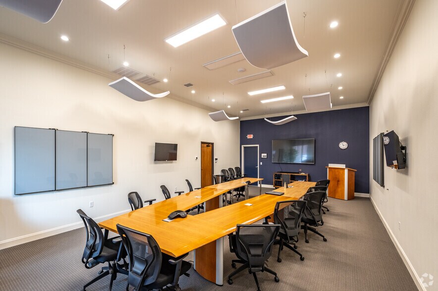 More Photos Of 3348 Peden Rd, Fort Worth Coworking Space