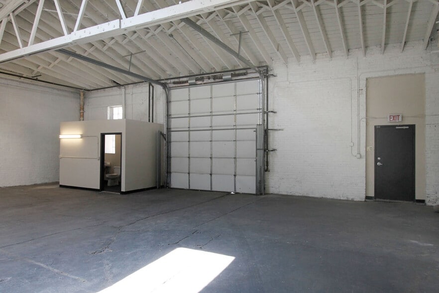 More Photos Of 2101 S Peoria St, Chicago Warehouse For Lease