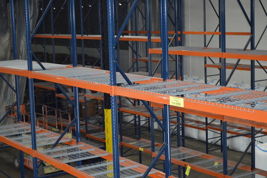 More Photos Of 1564 Firestone Pky, Akron Warehouse For Lease