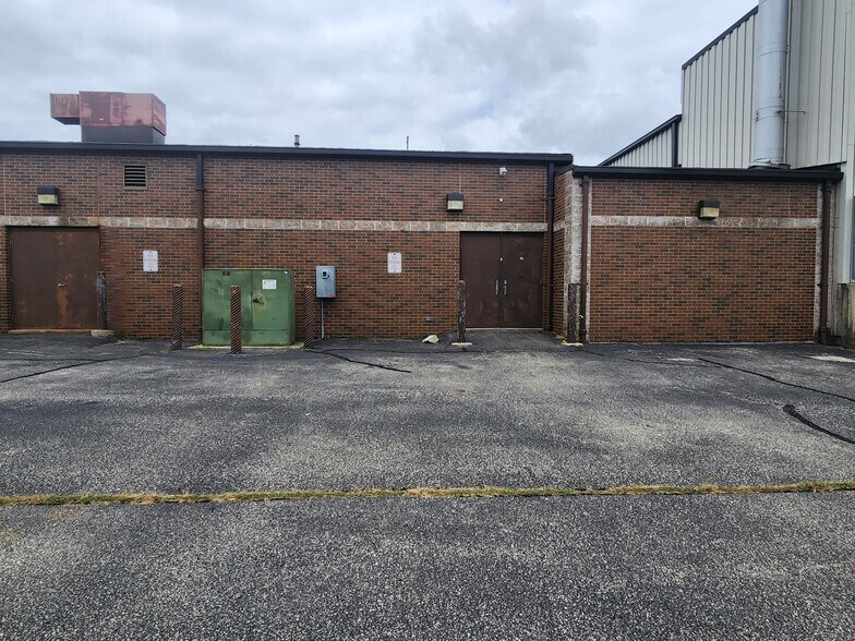 More Photos Of 14733 Main St, Moores Hill Flex For Sale