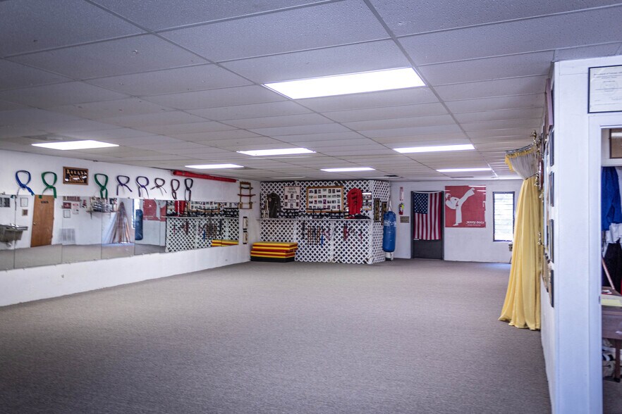 More Photos Of 1085 Tunnel Rd, Asheville Storefront Retail Office For Lease