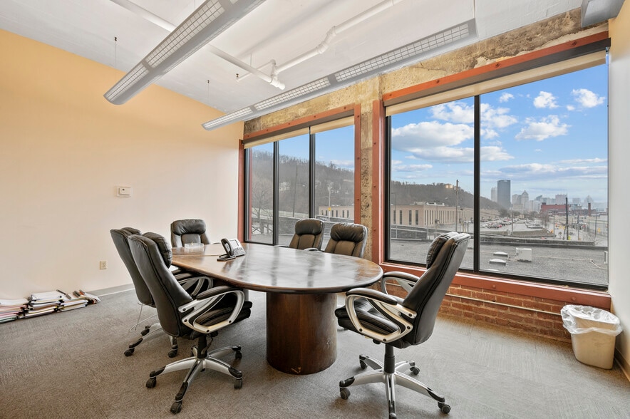More Photos Of 2828-2840 Liberty Ave, Pittsburgh Office For Lease
