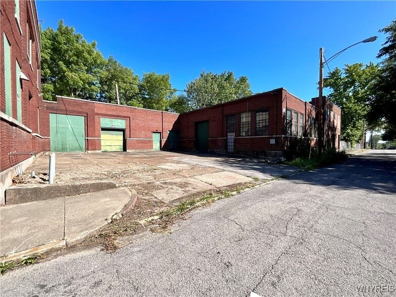 More Photos Of 561 8th St, Niagara Falls Warehouse For Sale