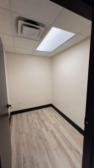More Photos Of 608 S Tampania Ave, Tampa Medical For Lease