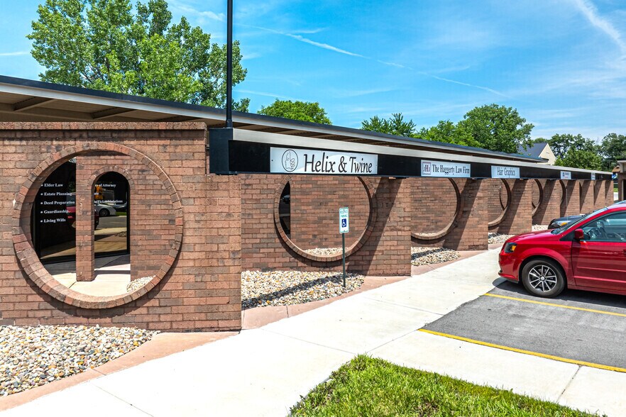 More Photos Of 816-818 NW Park Ln, Lee's Summit Office For Lease