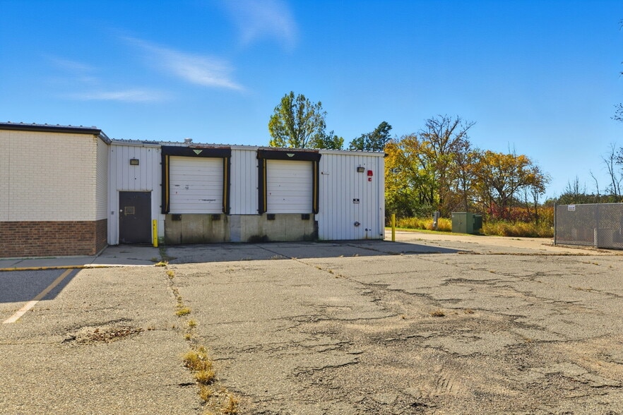 More Photos Of 310 34th Ave W, Alexandria Freestanding For Sale