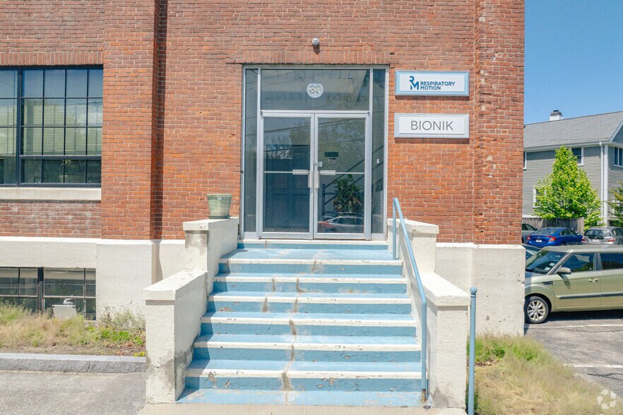 More Photos Of 80 Coolidge Hill Rd, Watertown Office For Lease