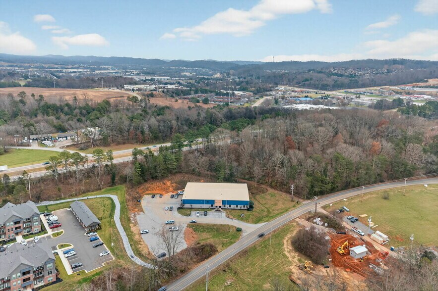 More Photos Of 2510 Solway Rd, Knoxville Flex For Lease