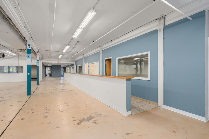 More Photos Of 109 Talcott Rd, West Hartford Manufacturing For Sale