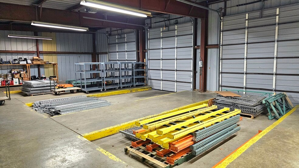 More Photos Of 212 Hobart Dr, Hillsboro Warehouse For Sale