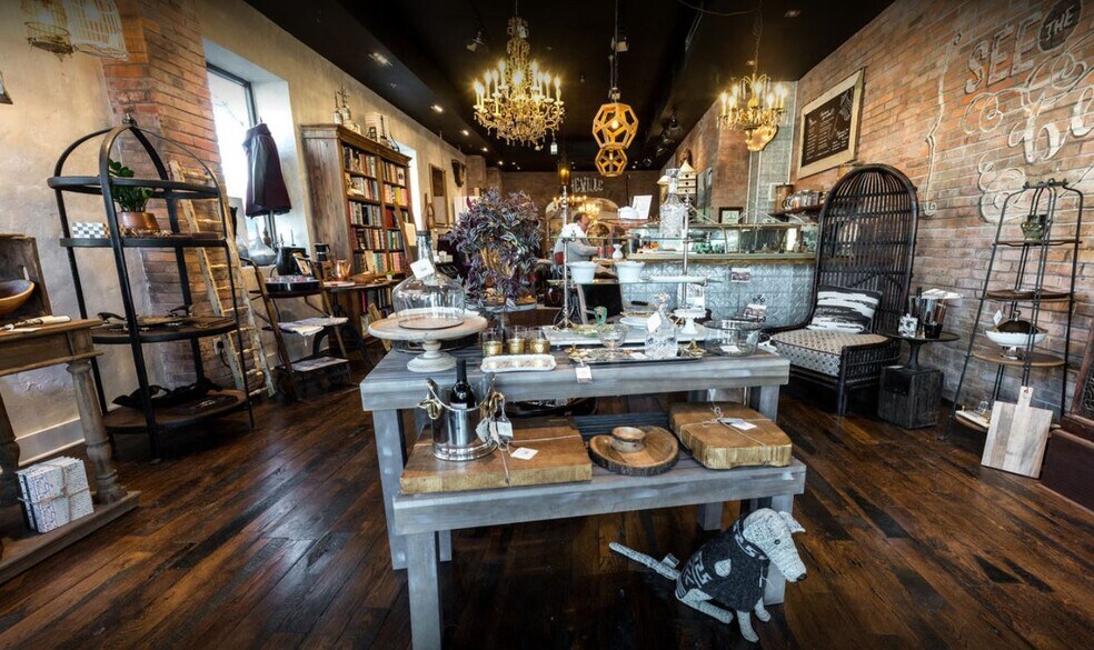 More Photos Of 36 Broadway St, Asheville Hotel For Sale