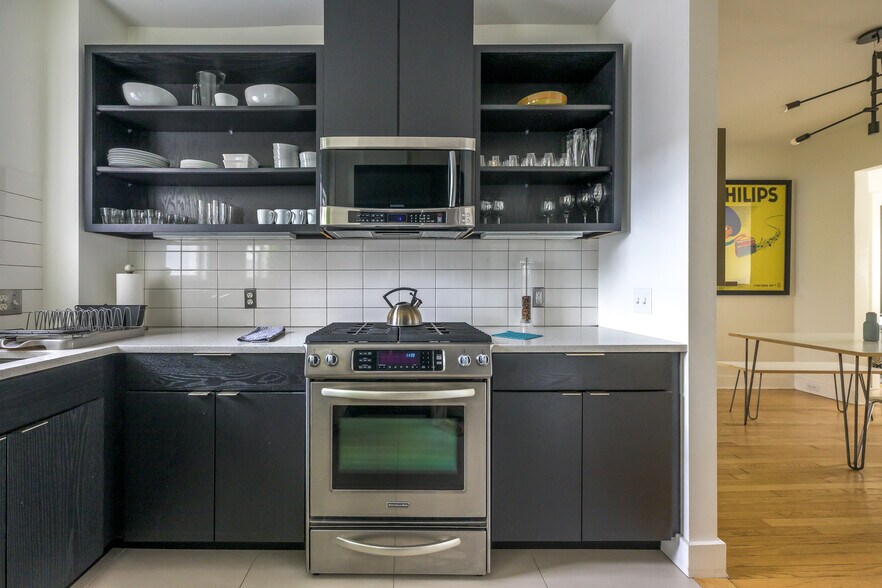 More Photos Of 705 Warren St, Hudson Storefront Retail Residential For Sale