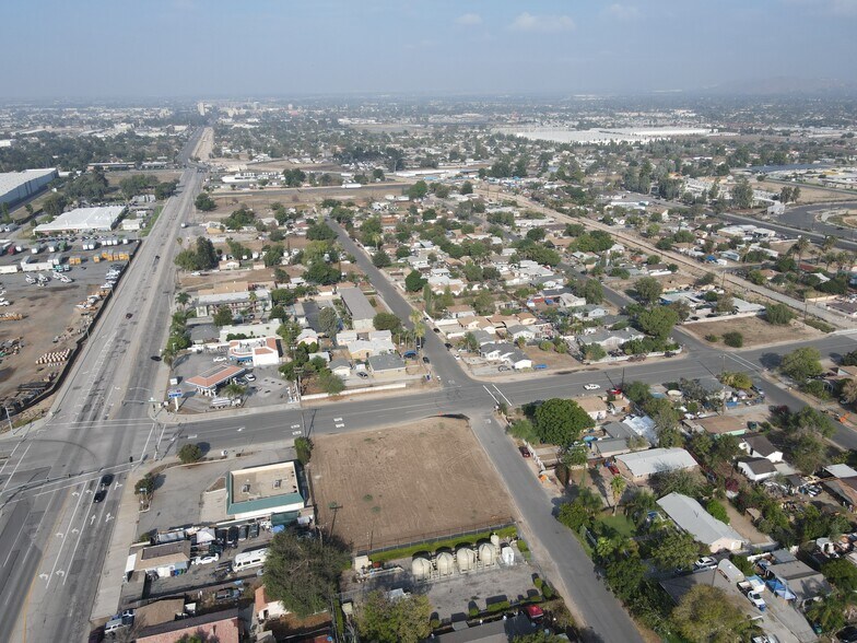 More Photos Of 25362 E 3rd St, San Bernardino Freestanding For Lease