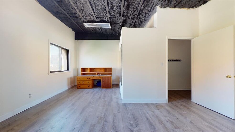 More Photos Of 166 W Park Ave, Long Beach Storefront Retail Office For Sale