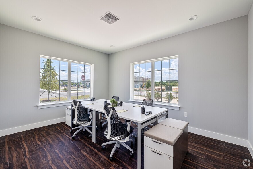 More Photos Of 1620 Corsair Ln, Middleburg Medical For Sale