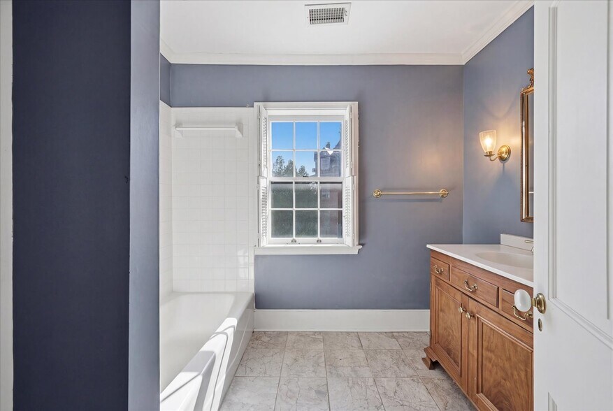 More Photos Of 217 W Boscawen St, Winchester Restaurant For Sale