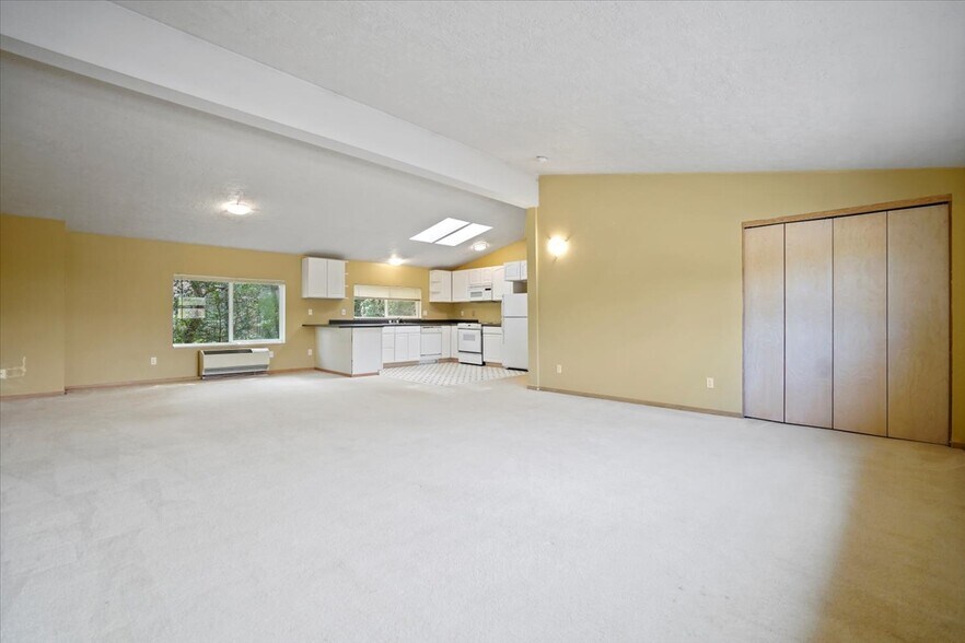 More Photos Of 171 Sunset Blvd, Cannon Beach Storefront Retail Residential For Sale