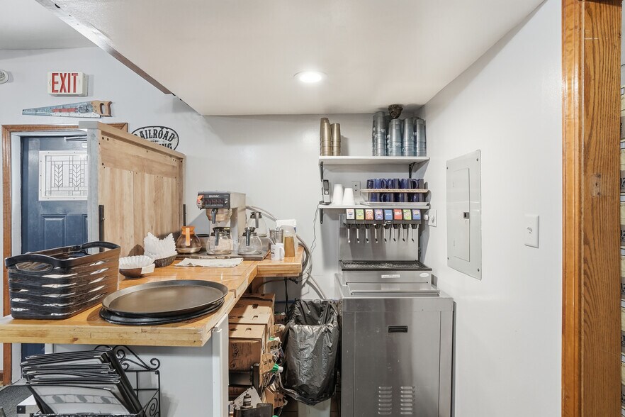 More Photos Of 4020 E Old US 30, Hamlet Restaurant For Sale