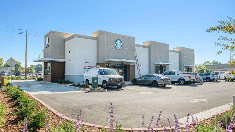 More Photos Of 10-80 W Bullard, Clovis Unknown For Lease