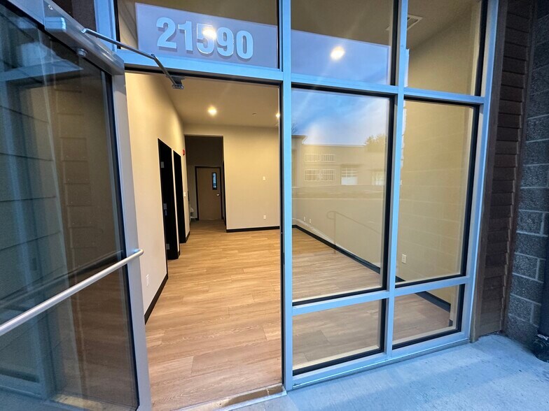 More Photos Of 21600 SE Stark St, Gresham Service For Lease