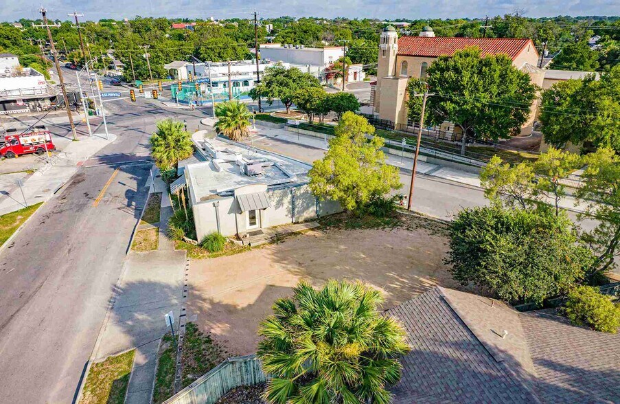 More Photos Of 601 E Ashby Pl, San Antonio Restaurant For Lease