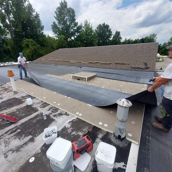 More Photos Of 7836 Oberlin Rd, Elyria Warehouse For Lease