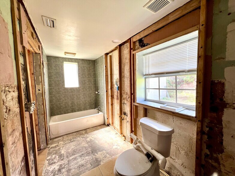 More Photos Of 930 Liberty St, Englewood Specialty For Sale