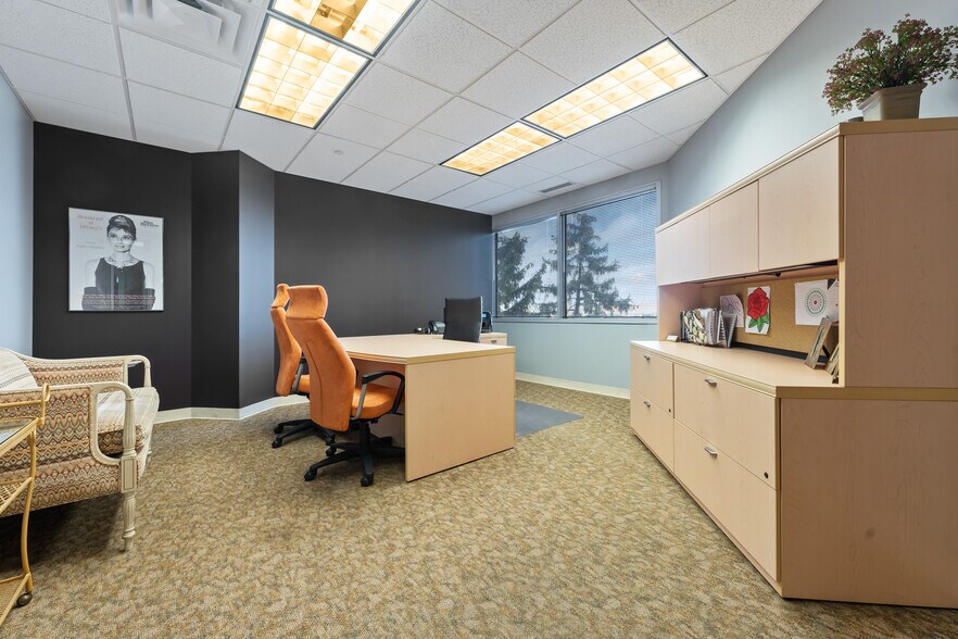 More Photos Of 1 TransAm Plaza Dr, Oakbrook Terrace Office For Sale