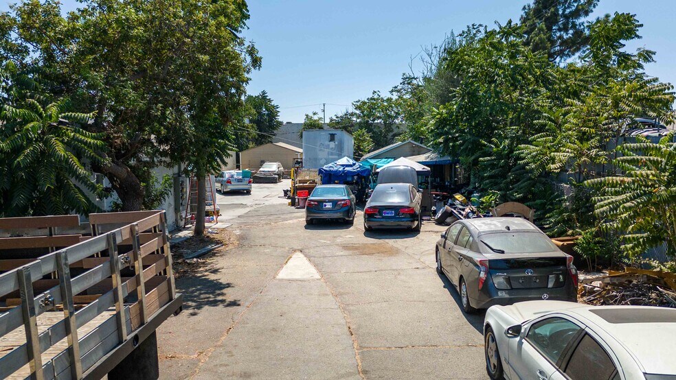More Photos Of 8909 Norris Ave, Sun Valley Land For Lease