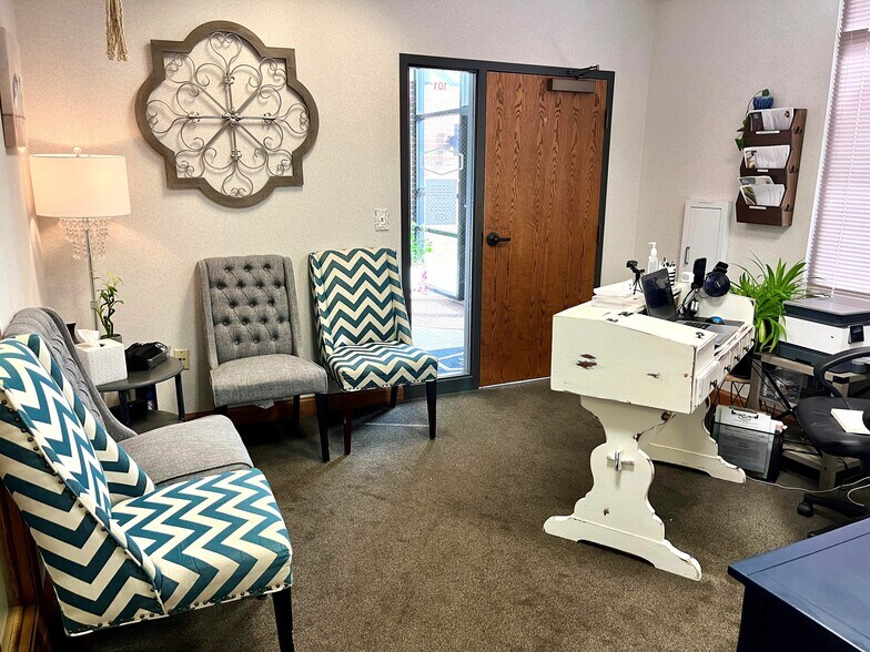 More Photos Of 1811 Wakarusa Dr, Lawrence Loft Creative Space For Lease