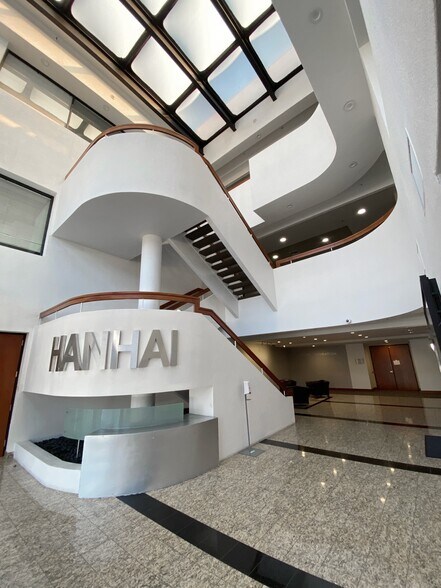 More Photos Of 97 E Brokaw Rd, San Jose Loft Creative Space For Lease