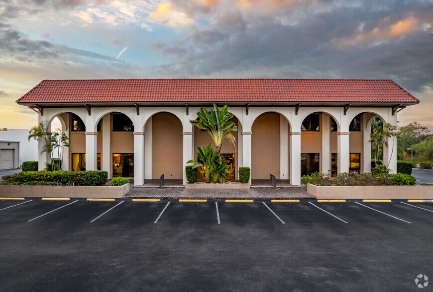 More Photos Of 2100 S Tamiami Trl, Venice Office For Lease