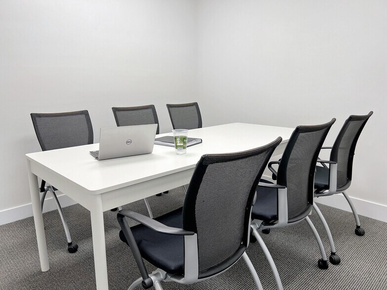 More Photos Of 610 W Roosevelt Rd, Wheaton Medical For Lease