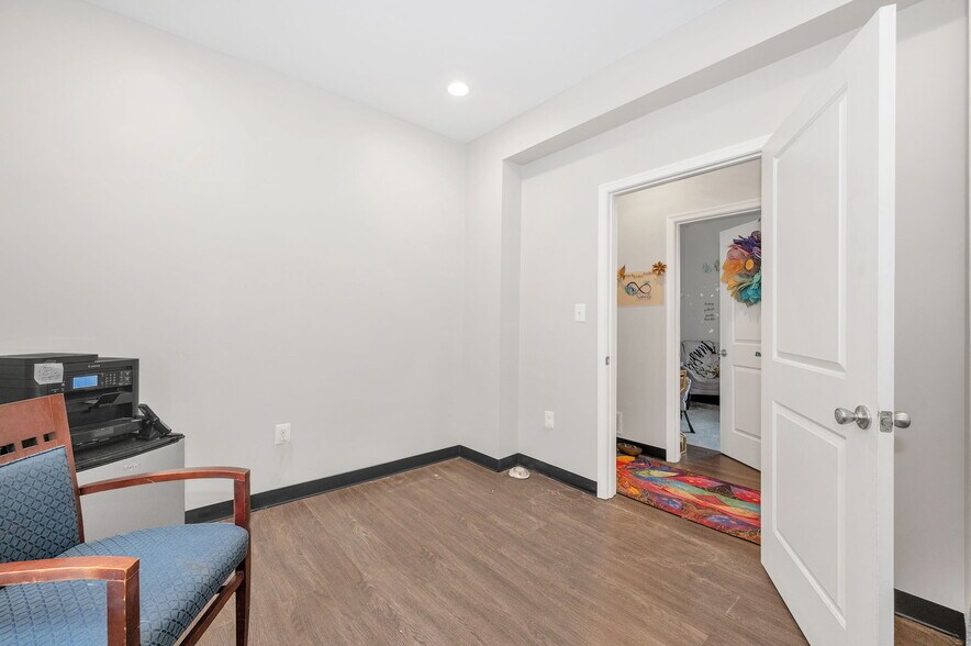 More Photos Of 4920 Belair Rd, Baltimore Office For Sale