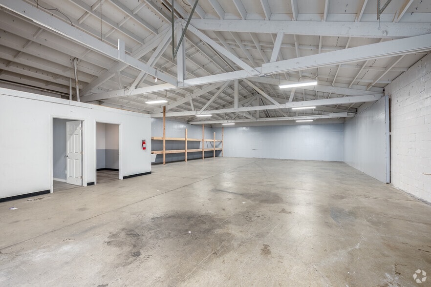 More Photos Of 7500 14th Ave, Sacramento Warehouse For Lease