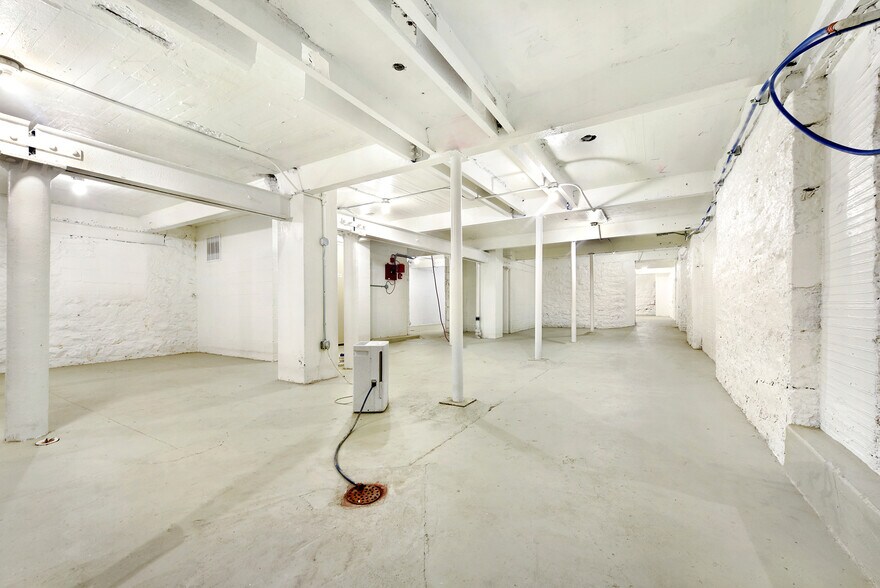 More Photos Of 200 N Highland Ave, Pittsburgh Storefront Retail Office For Lease